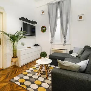 Apartament Two Separate In Center, Party District, Budapeszt